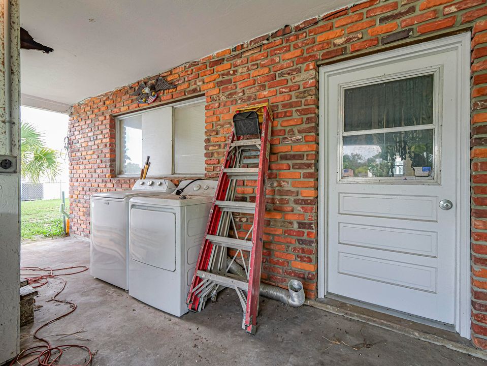 Под контрактом: $160,000 (3 спален, 2 ванн, 1084 Квадратных фут)