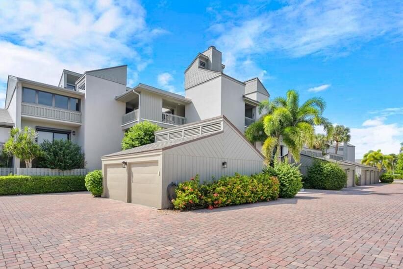 For Sale: $835,000 (2 beds, 2 baths, 1600 Square Feet)