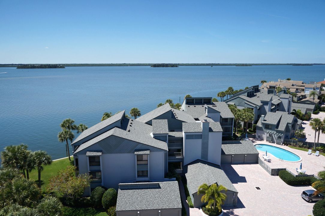 For Sale: $835,000 (2 beds, 2 baths, 1600 Square Feet)