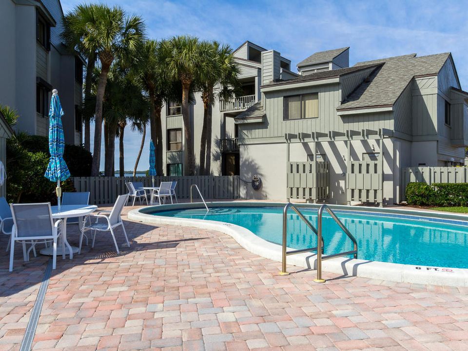 For Sale: $835,000 (2 beds, 2 baths, 1600 Square Feet)