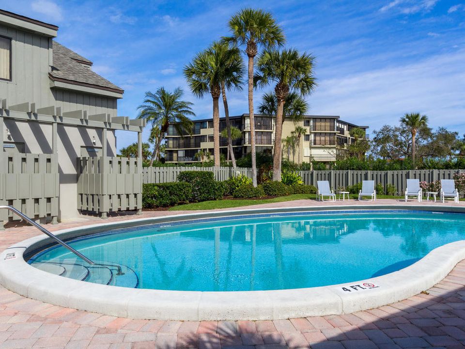 For Sale: $835,000 (2 beds, 2 baths, 1600 Square Feet)