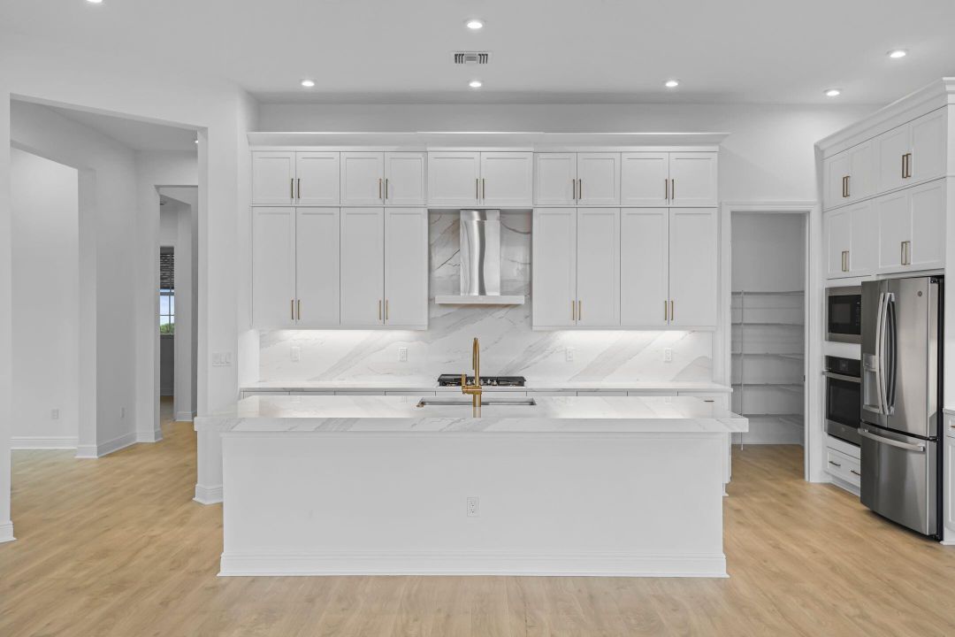 Под контрактом: $849,990 (2 спален, 2 ванн, 1968 Квадратных фут)