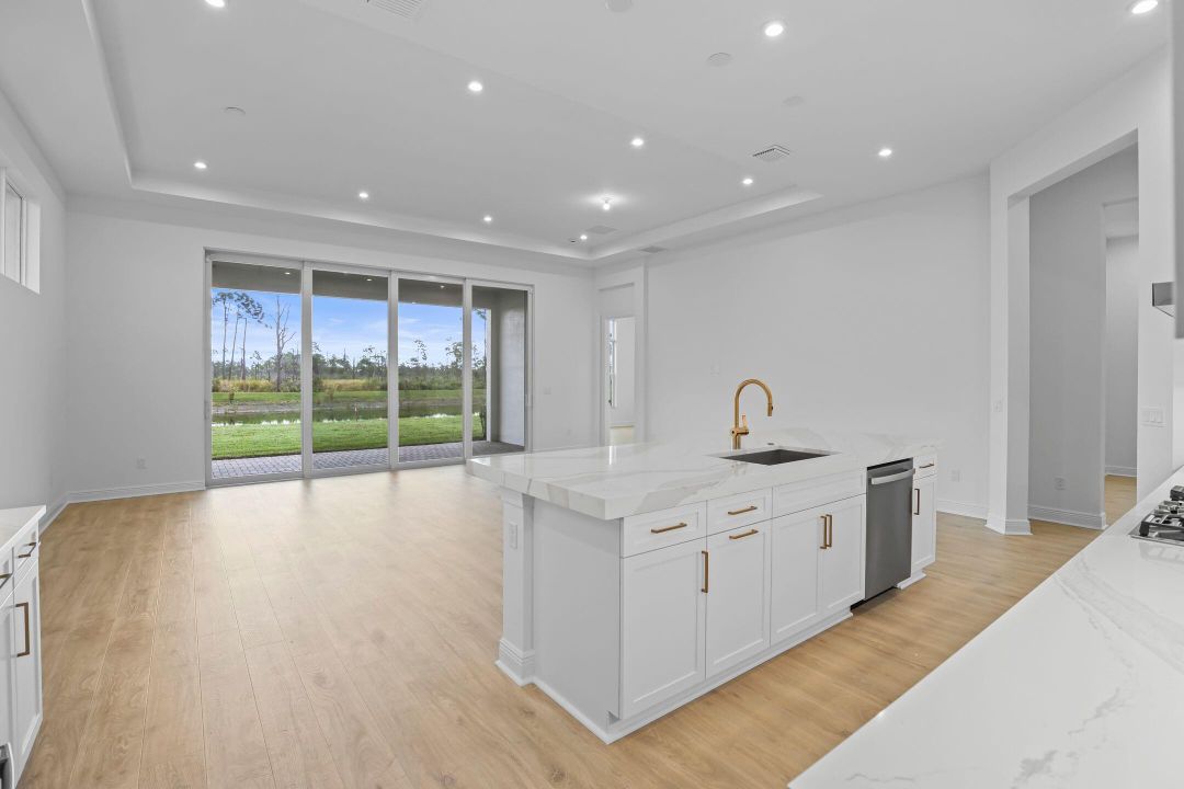 Под контрактом: $849,990 (2 спален, 2 ванн, 1968 Квадратных фут)