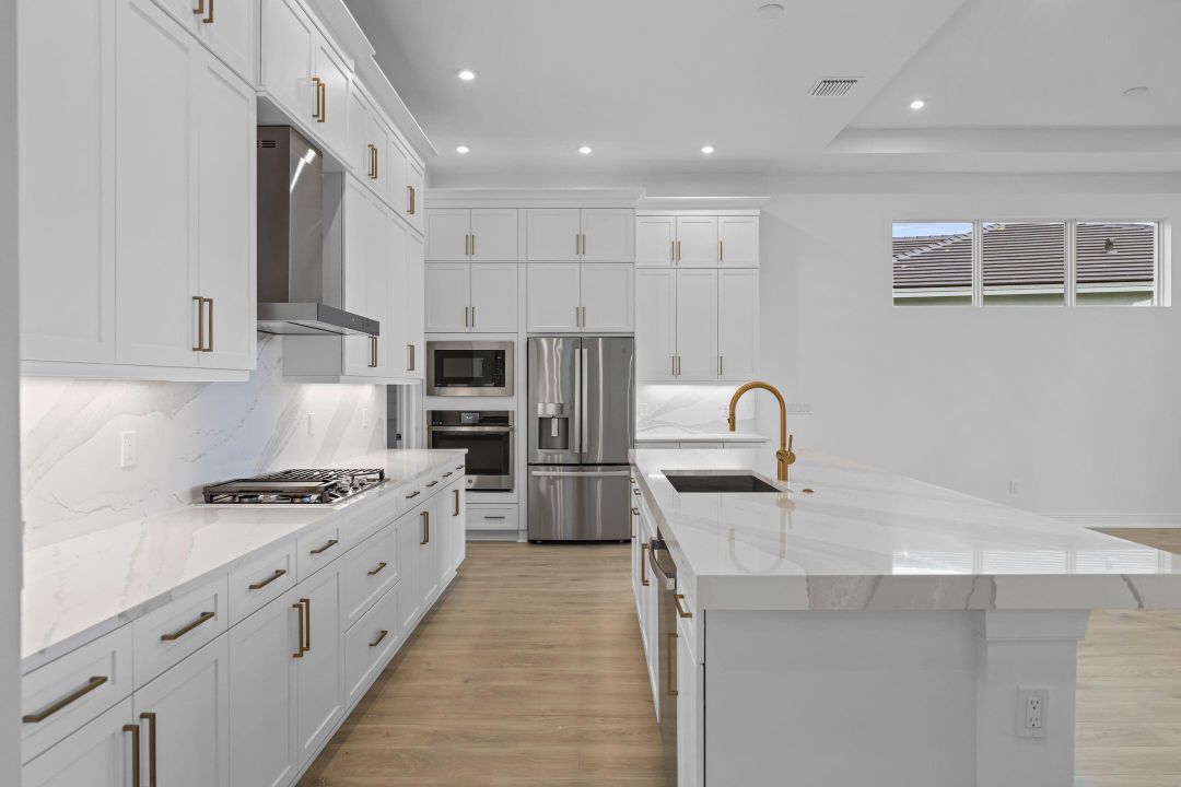 Под контрактом: $849,990 (2 спален, 2 ванн, 1968 Квадратных фут)