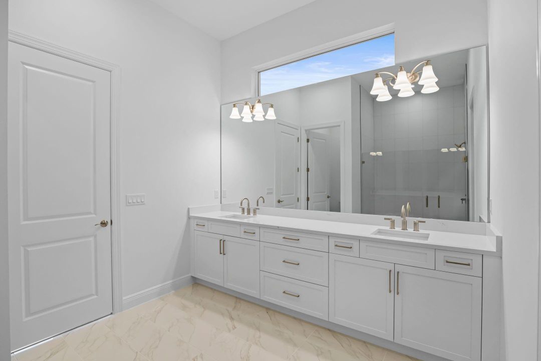 Под контрактом: $849,990 (2 спален, 2 ванн, 1968 Квадратных фут)