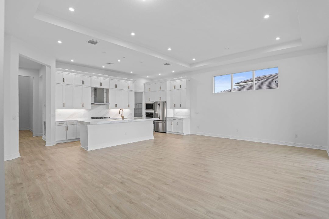 Под контрактом: $849,990 (2 спален, 2 ванн, 1968 Квадратных фут)