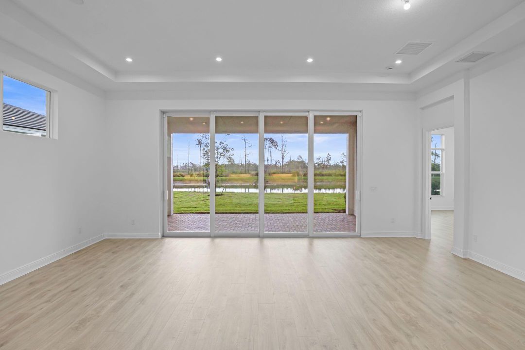 Под контрактом: $849,990 (2 спален, 2 ванн, 1968 Квадратных фут)