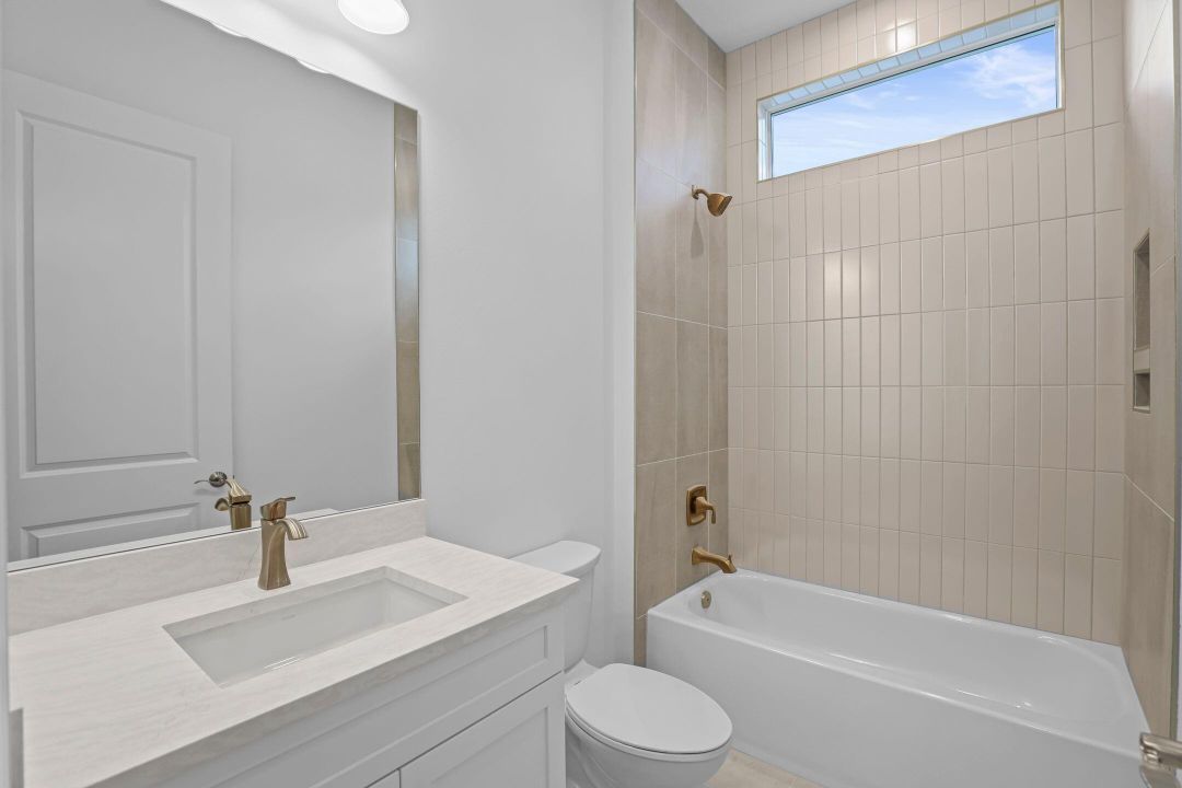 Под контрактом: $849,990 (2 спален, 2 ванн, 1968 Квадратных фут)