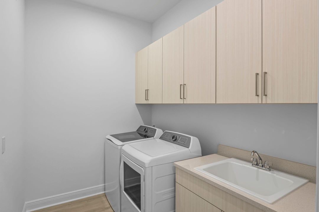 Под контрактом: $849,990 (2 спален, 2 ванн, 1968 Квадратных фут)