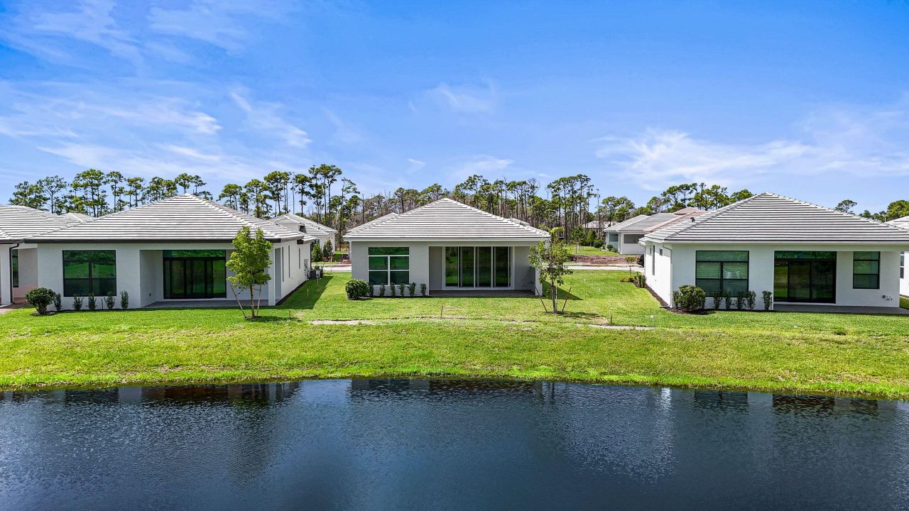 Под контрактом: $849,990 (2 спален, 2 ванн, 1968 Квадратных фут)