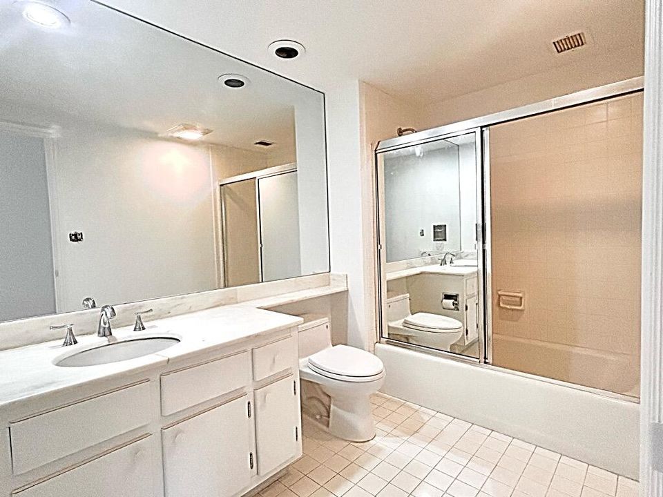 Active With Contract: $3,400,000 (2 beds, 2 baths, 2076 Square Feet)