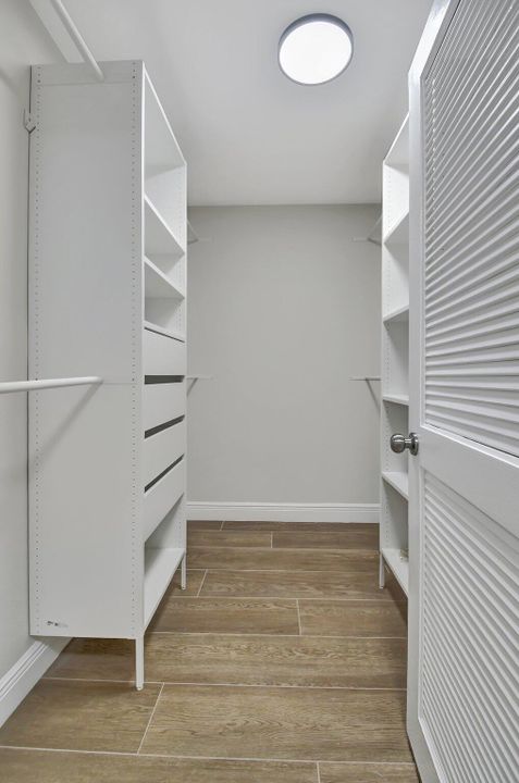 待售: $300,000 (2 贝兹, 2 浴室, 1300 平方英尺)