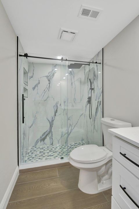 待售: $300,000 (2 贝兹, 2 浴室, 1300 平方英尺)