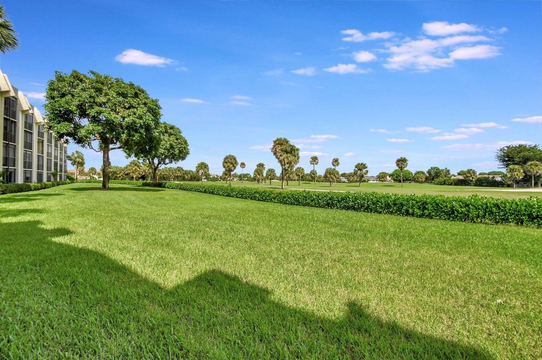 待售: $300,000 (2 贝兹, 2 浴室, 1300 平方英尺)