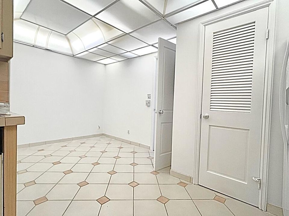 Active With Contract: $3,400,000 (2 beds, 2 baths, 2076 Square Feet)