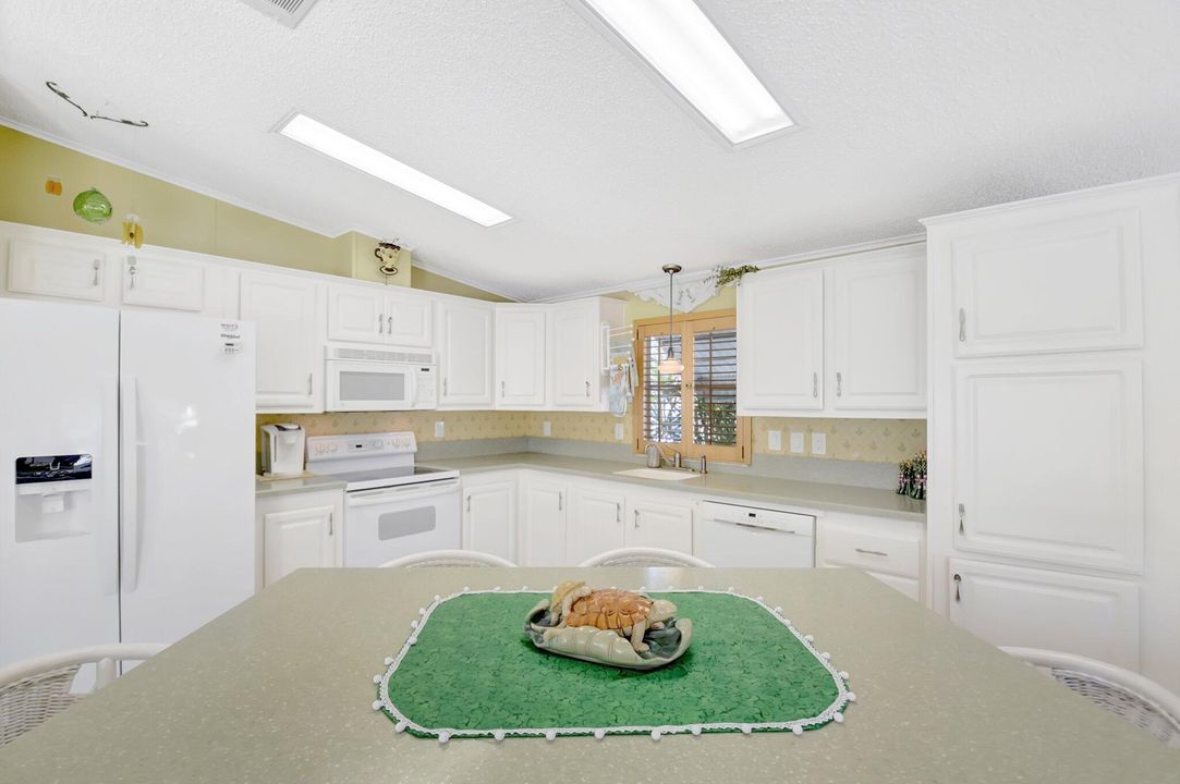 На продажу: $650,000 (2 спален, 2 ванн, 1197 Квадратных фут)