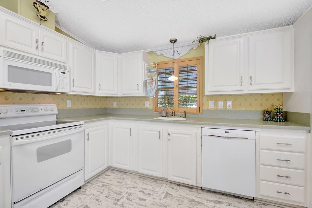 На продажу: $650,000 (2 спален, 2 ванн, 1197 Квадратных фут)