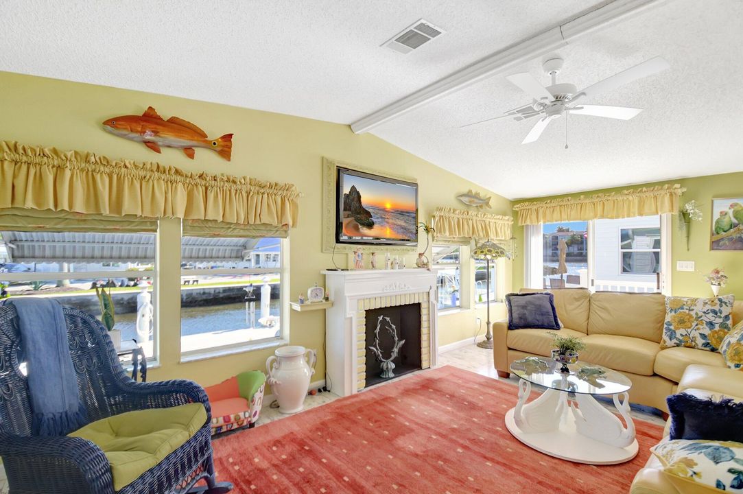 На продажу: $650,000 (2 спален, 2 ванн, 1197 Квадратных фут)