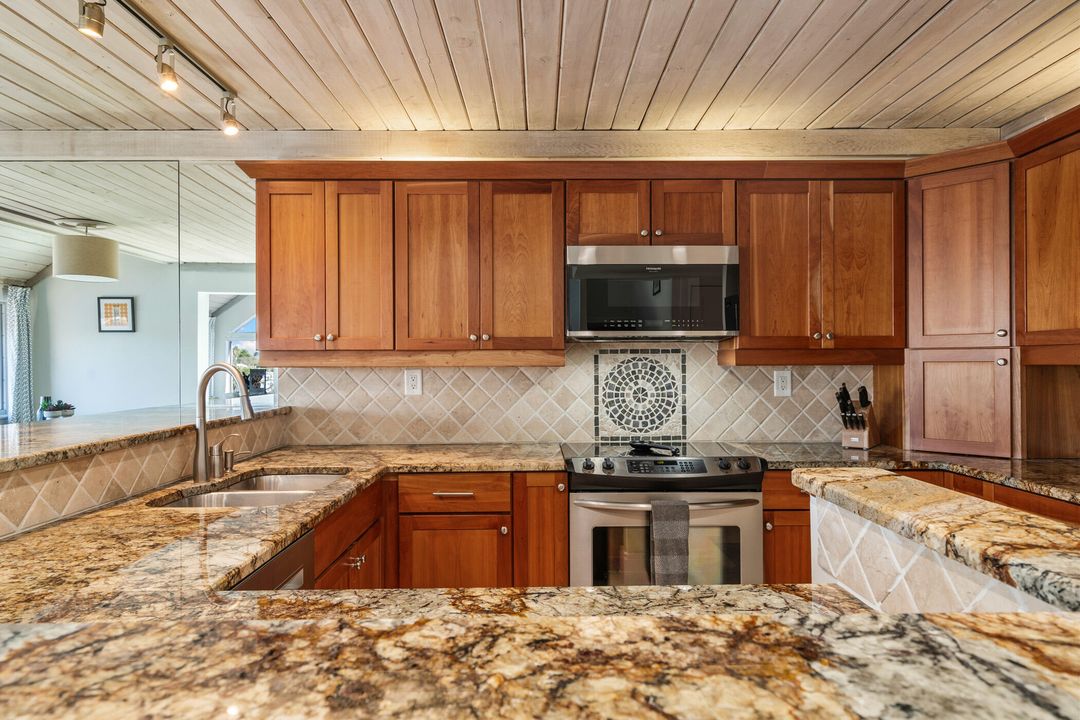 For Sale: $630,000 (2 beds, 2 baths, 1654 Square Feet)