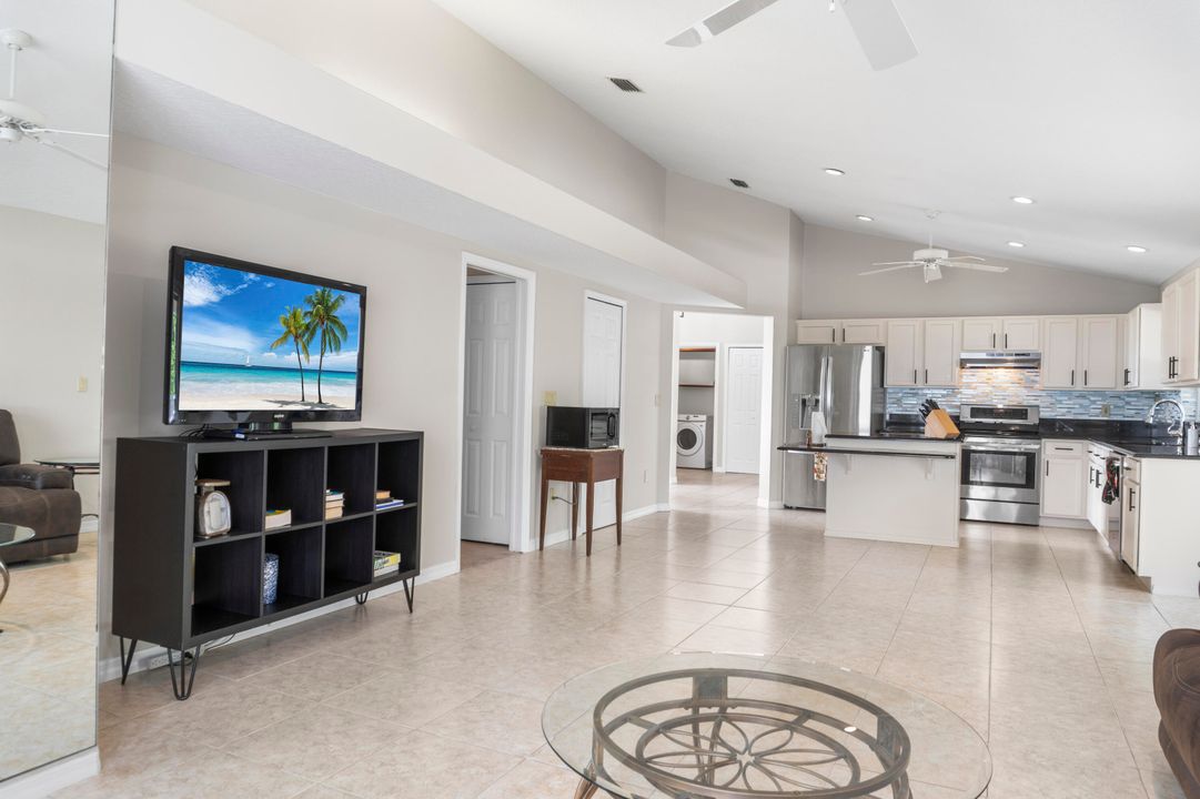 合同活跃: $430,000 (3 贝兹, 2 浴室, 2277 平方英尺)