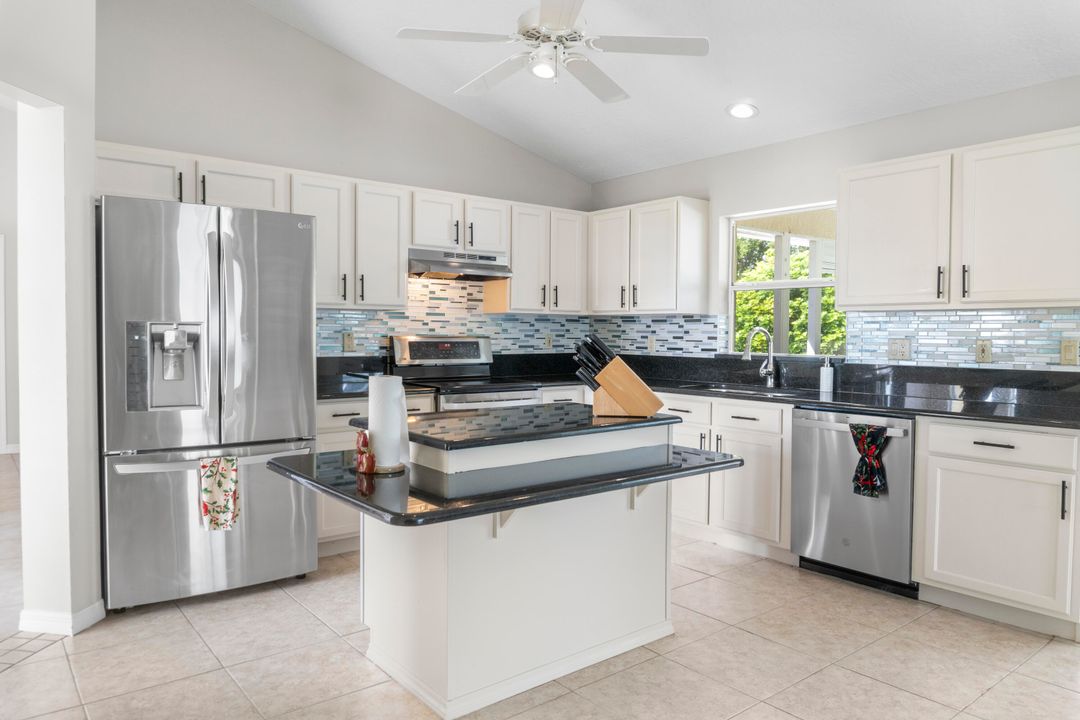 合同活跃: $430,000 (3 贝兹, 2 浴室, 2277 平方英尺)