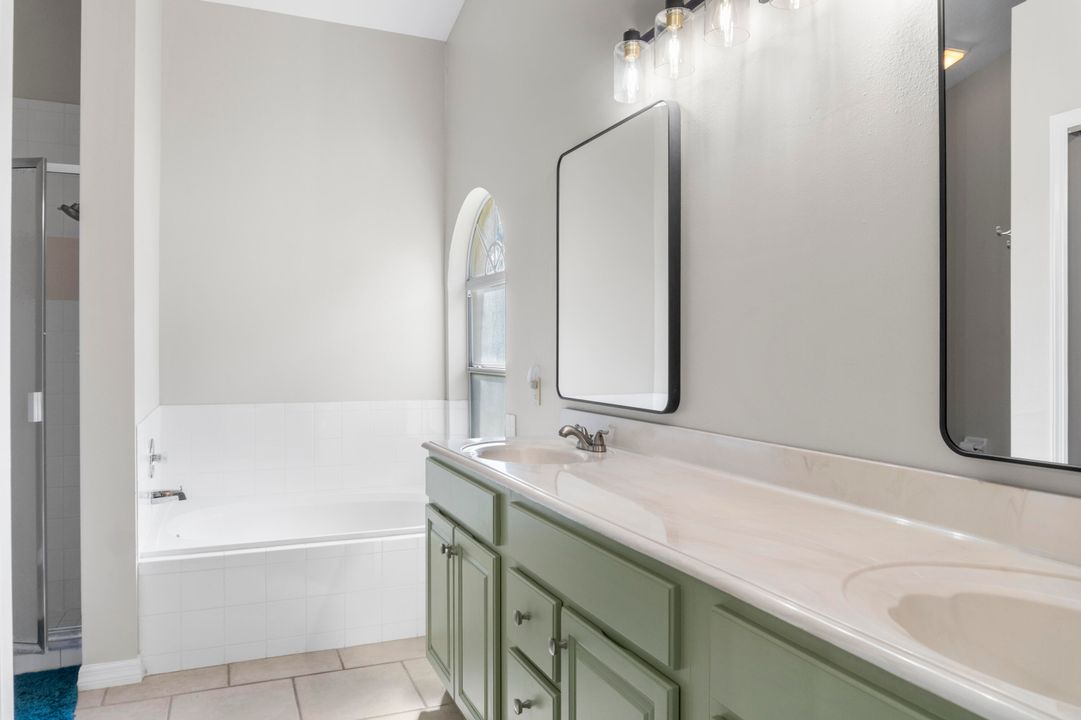 合同活跃: $430,000 (3 贝兹, 2 浴室, 2277 平方英尺)