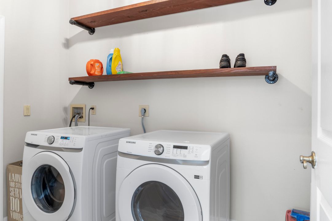 合同活跃: $430,000 (3 贝兹, 2 浴室, 2277 平方英尺)