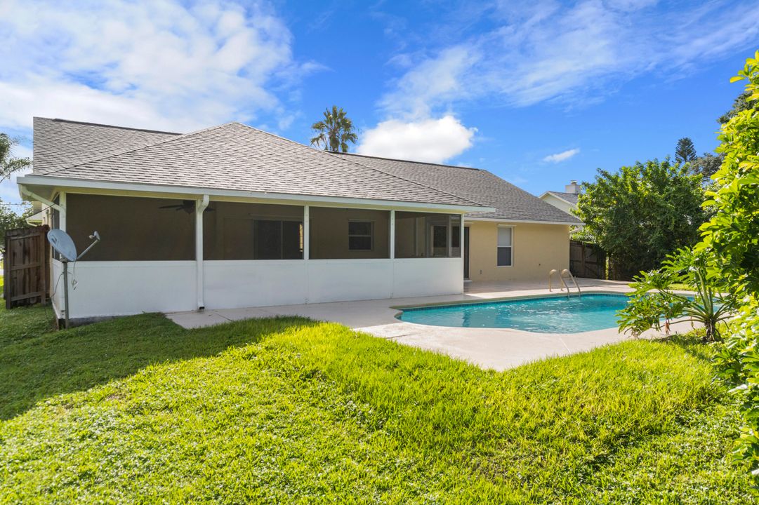 合同活跃: $430,000 (3 贝兹, 2 浴室, 2277 平方英尺)