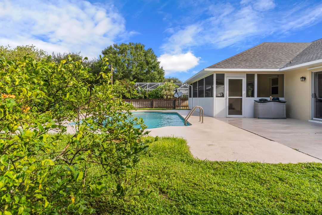 合同活跃: $430,000 (3 贝兹, 2 浴室, 2277 平方英尺)