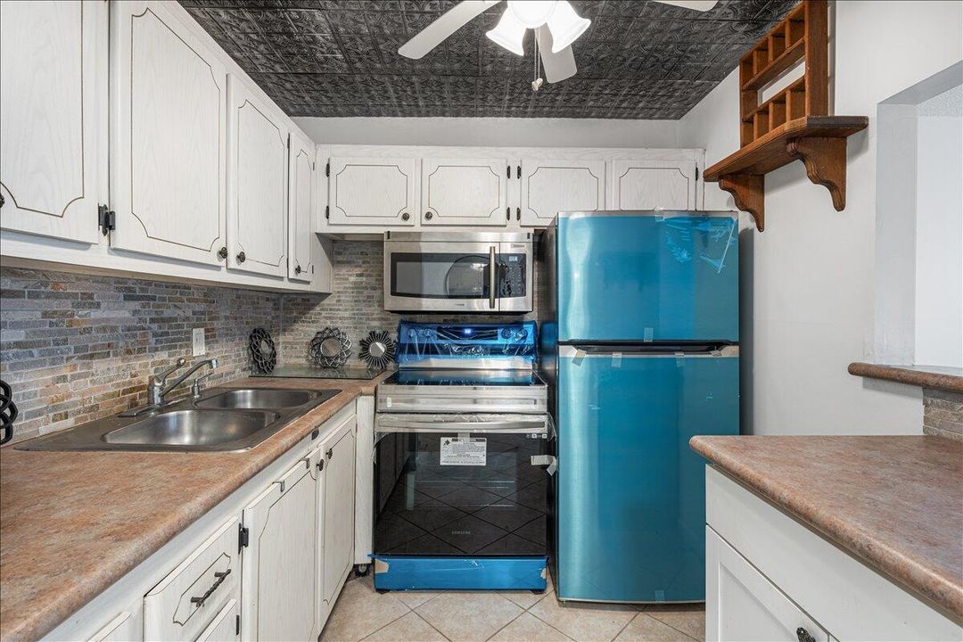 待售: $75,000 (1 贝兹, 1 浴室, 570 平方英尺)