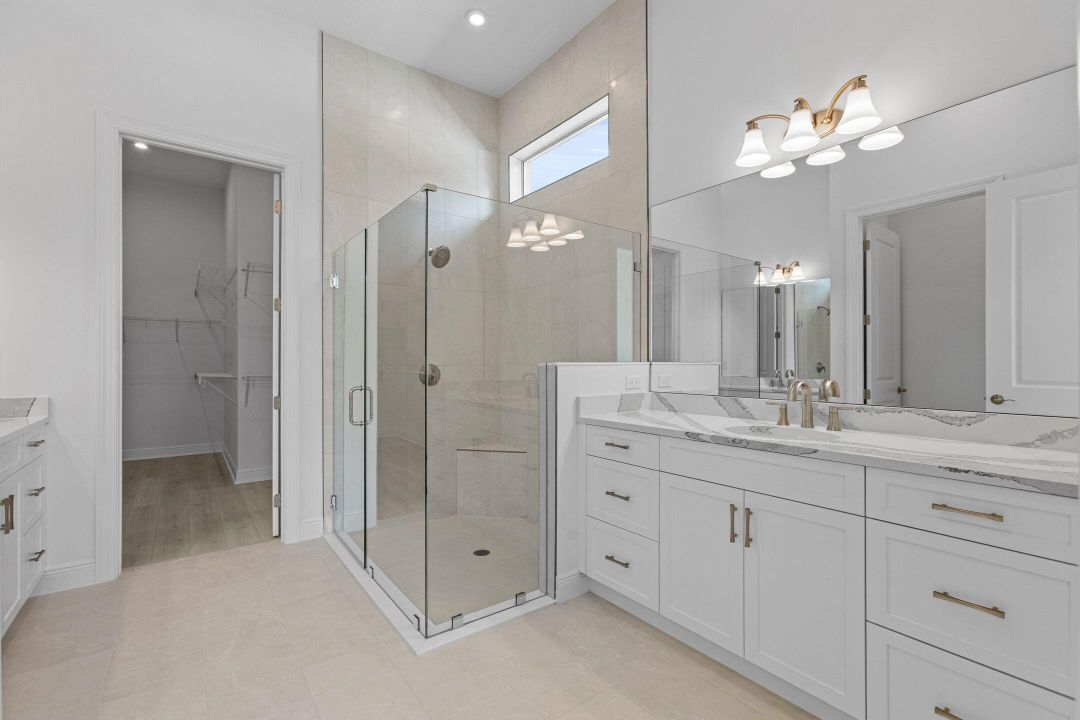 Activo con contrato: $649,990 (4 camas, 3 baños, 2289 Pies cuadrados)