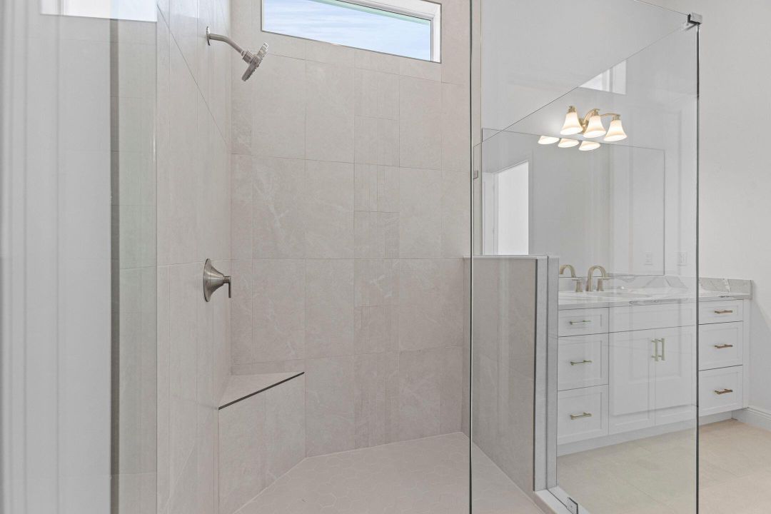 Activo con contrato: $649,990 (4 camas, 3 baños, 2289 Pies cuadrados)