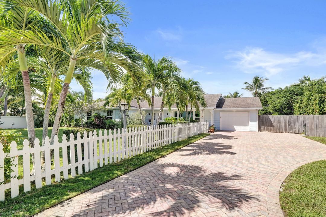 合同活跃: $7,500 (3 贝兹, 2 浴室, 1641 平方英尺)