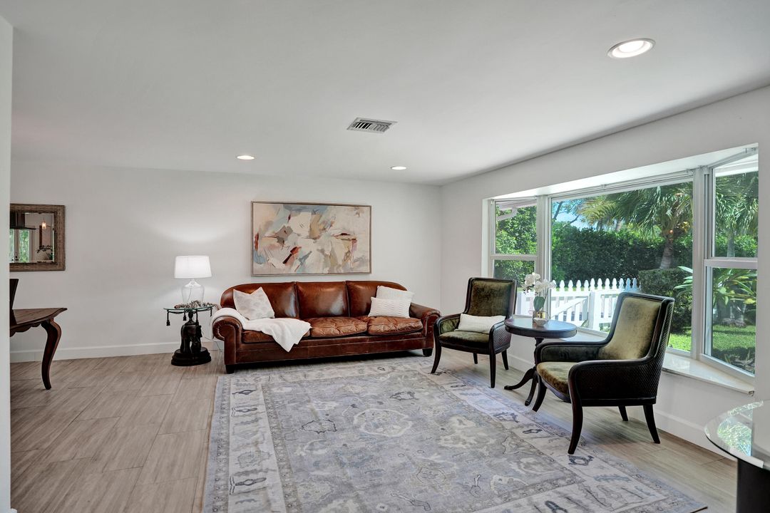 合同活跃: $7,500 (3 贝兹, 2 浴室, 1641 平方英尺)