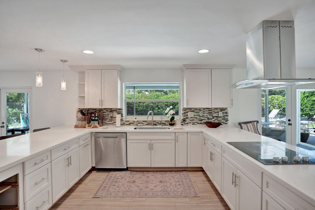 合同活跃: $7,500 (3 贝兹, 2 浴室, 1641 平方英尺)