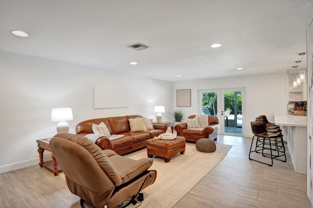 合同活跃: $7,500 (3 贝兹, 2 浴室, 1641 平方英尺)