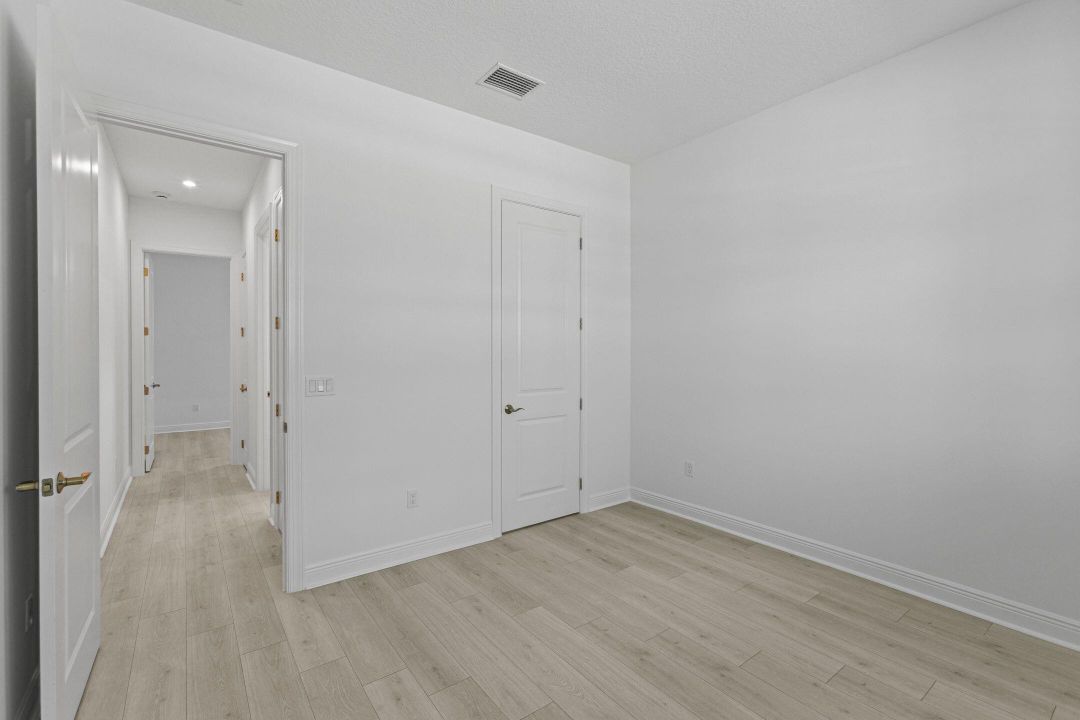 Activo con contrato: $649,990 (4 camas, 3 baños, 2289 Pies cuadrados)