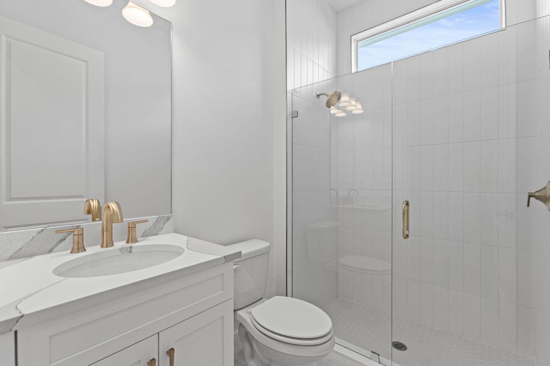 Activo con contrato: $649,990 (4 camas, 3 baños, 2289 Pies cuadrados)