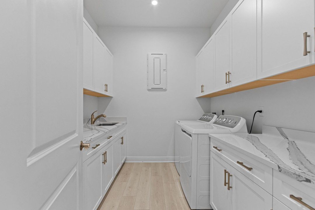 Activo con contrato: $649,990 (4 camas, 3 baños, 2289 Pies cuadrados)