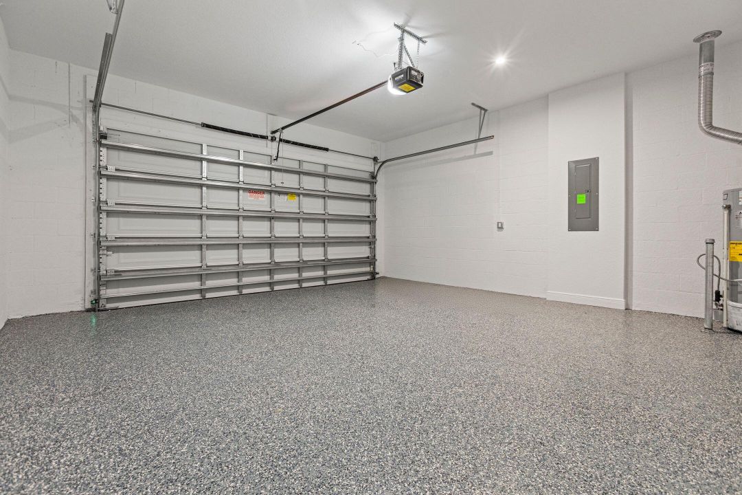 Activo con contrato: $649,990 (4 camas, 3 baños, 2289 Pies cuadrados)