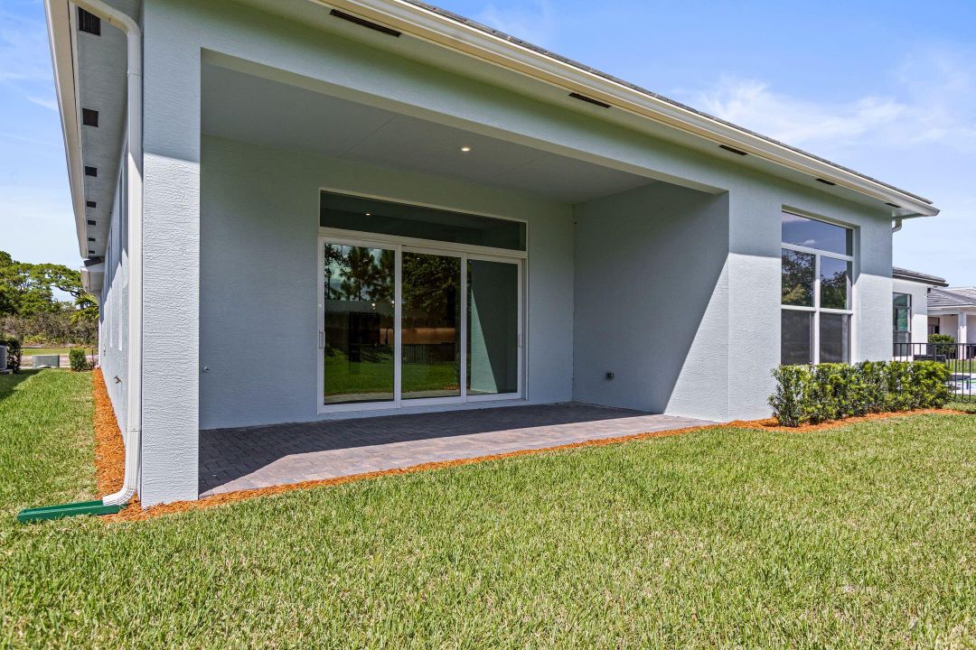 Activo con contrato: $649,990 (4 camas, 3 baños, 2289 Pies cuadrados)