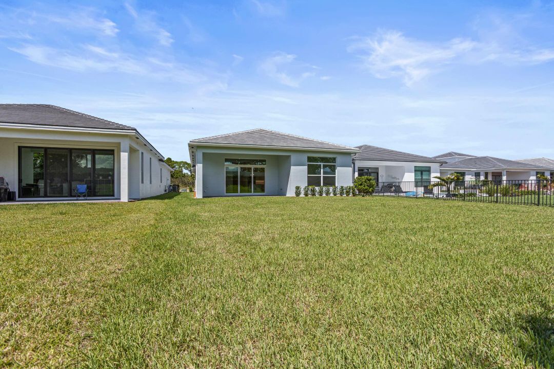 Activo con contrato: $649,990 (4 camas, 3 baños, 2289 Pies cuadrados)