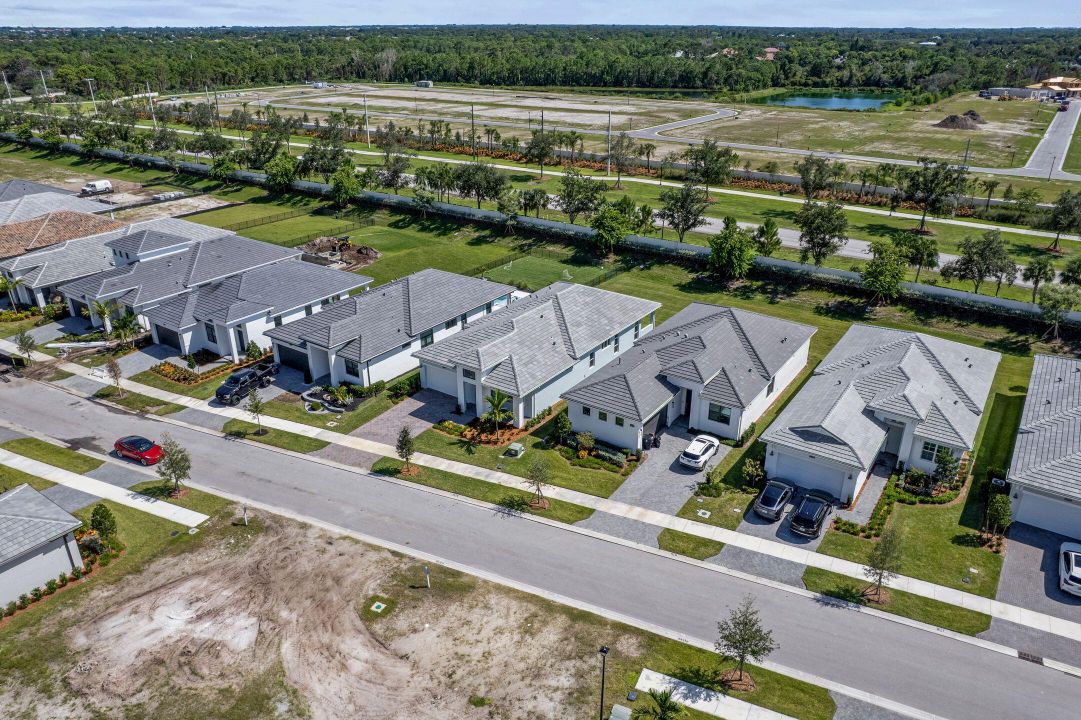 Activo con contrato: $649,990 (4 camas, 3 baños, 2289 Pies cuadrados)