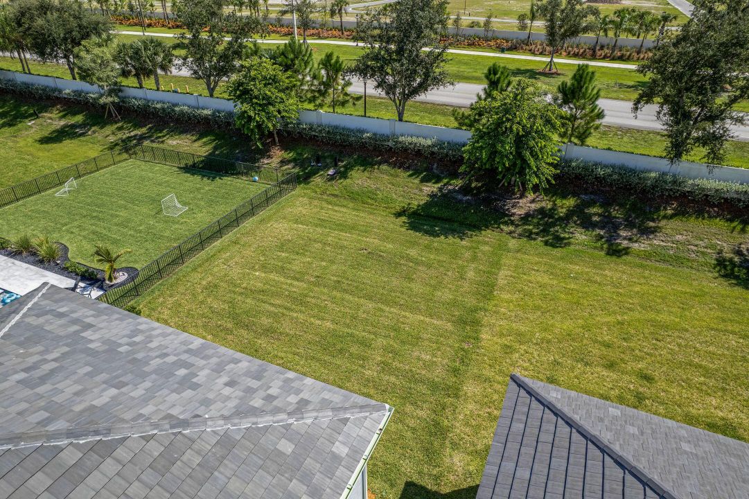 Activo con contrato: $649,990 (4 camas, 3 baños, 2289 Pies cuadrados)