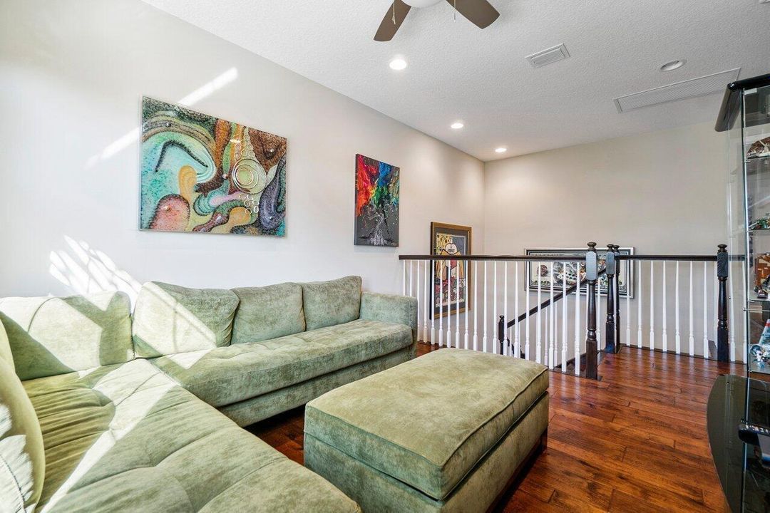 出租: $6,500 (5 贝兹, 4 浴室, 2584 平方英尺)