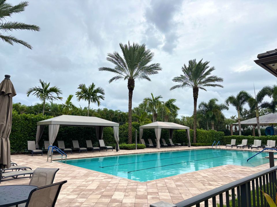 出租: $6,500 (5 贝兹, 4 浴室, 2584 平方英尺)