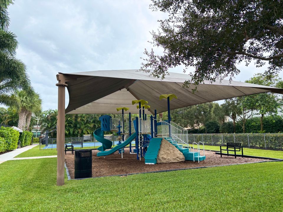 出租: $6,500 (5 贝兹, 4 浴室, 2584 平方英尺)