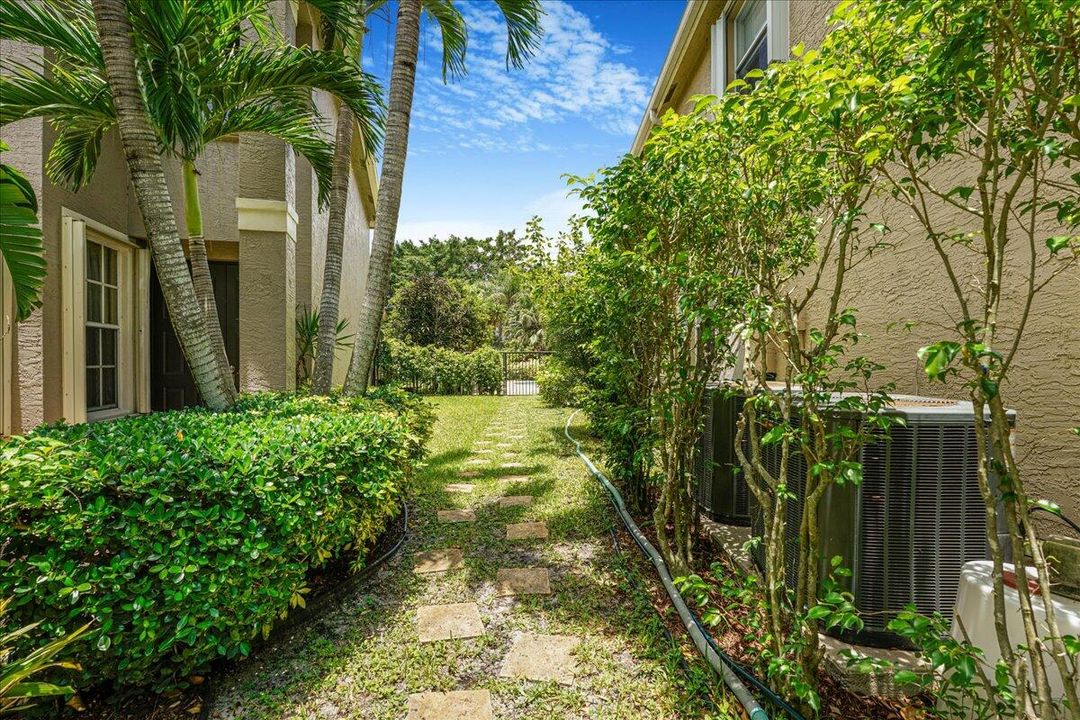 For Rent: $6,300 (4 beds, 4 baths, 2819 Square Feet)