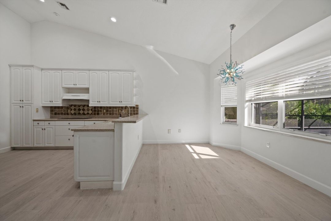 待售: $1,322,800 (4 贝兹, 2 浴室, 2566 平方英尺)