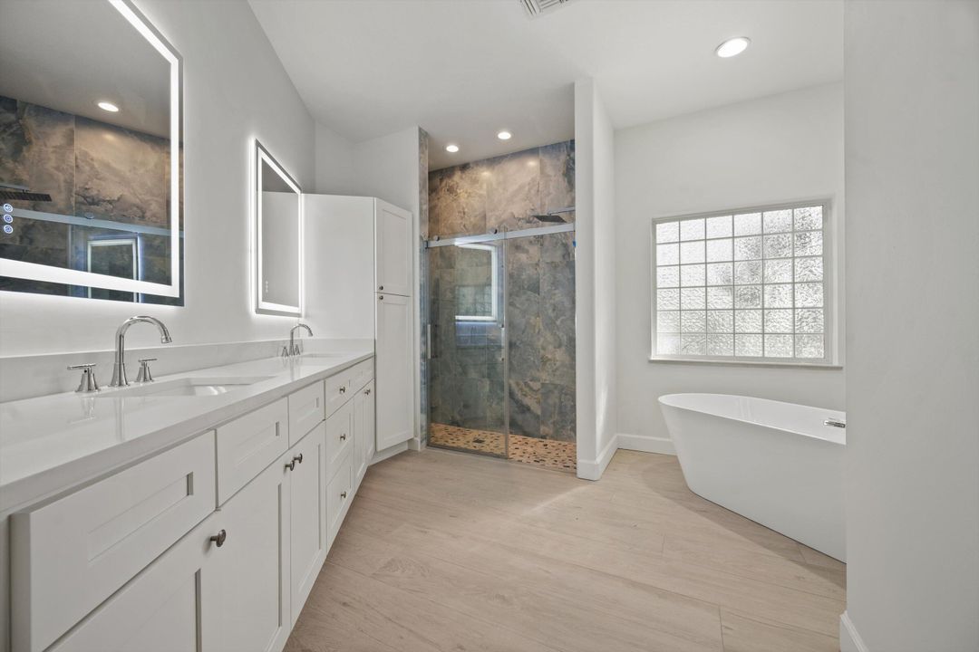 待售: $1,322,800 (4 贝兹, 2 浴室, 2566 平方英尺)